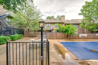 85 Phoenix Dr in Dallas, TX - Building Photo - Building Photo