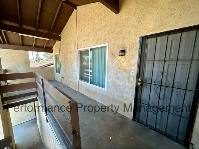 1001 Nimrod Ct in Bakersfield, CA - Building Photo - Building Photo