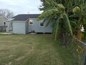 2220 Hero Dr in Gretna, LA - Foto de edificio - Building Photo