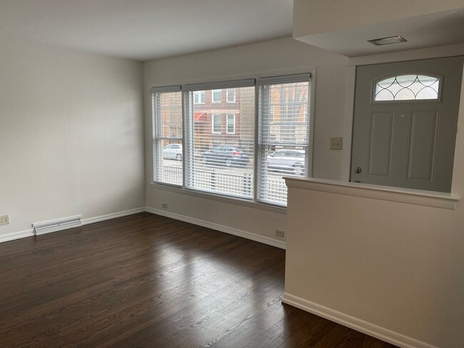 2346 W Dickens Ave in Chicago, IL - Building Photo - Building Photo