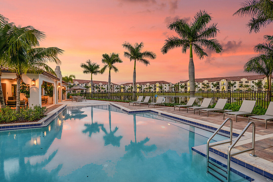 Celebration Pointe in Margate, FL - Foto de edificio