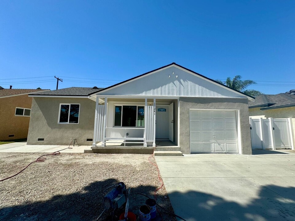 11241 Bayla St in Norwalk, CA - Building Photo