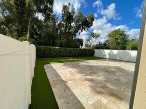 3506 W 86th Terrace in Hialeah, FL - Foto de edificio - Building Photo