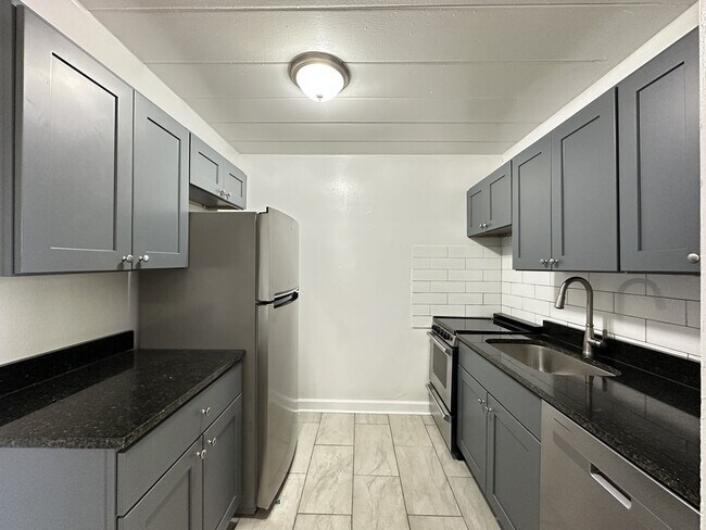 1360 W Touhy Ave in Chicago, IL - Foto de edificio - Building Photo