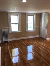 3 1/2 Mayflower Pl-Unit -2nd Upper in Plymouth, MA - Building Photo - Building Photo
