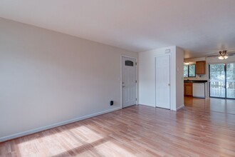 1201 SW Harrier Cir in Oak Harbor, WA - Building Photo - Building Photo