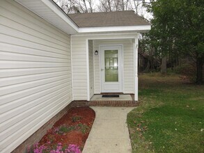 128 Highland Ct in Jacksonville, NC - Building Photo - Building Photo