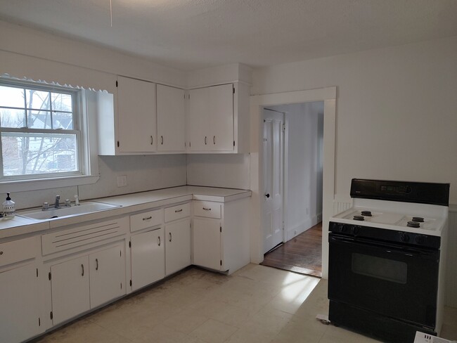 14 Elliot Ter, Unit 1 in Newton, MA - Building Photo - Building Photo