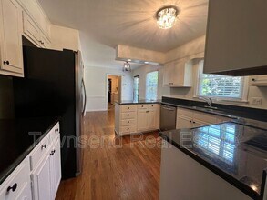 2814 Mirror Lake Dr in Fayetteville, NC - Building Photo - Building Photo