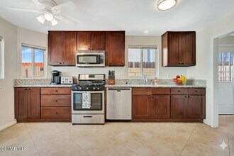 7322 Lindley Ave in Los Angeles, CA - Building Photo - Building Photo