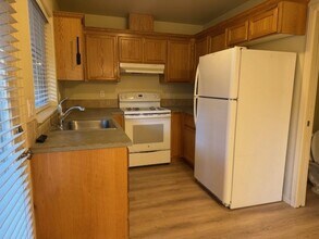 17 SW Roosevelt Ave in Bend, OR - Building Photo - Building Photo