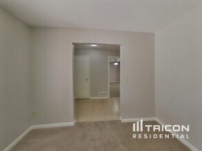 8146 Niska Trail in Jacksonville, FL - Foto de edificio - Building Photo