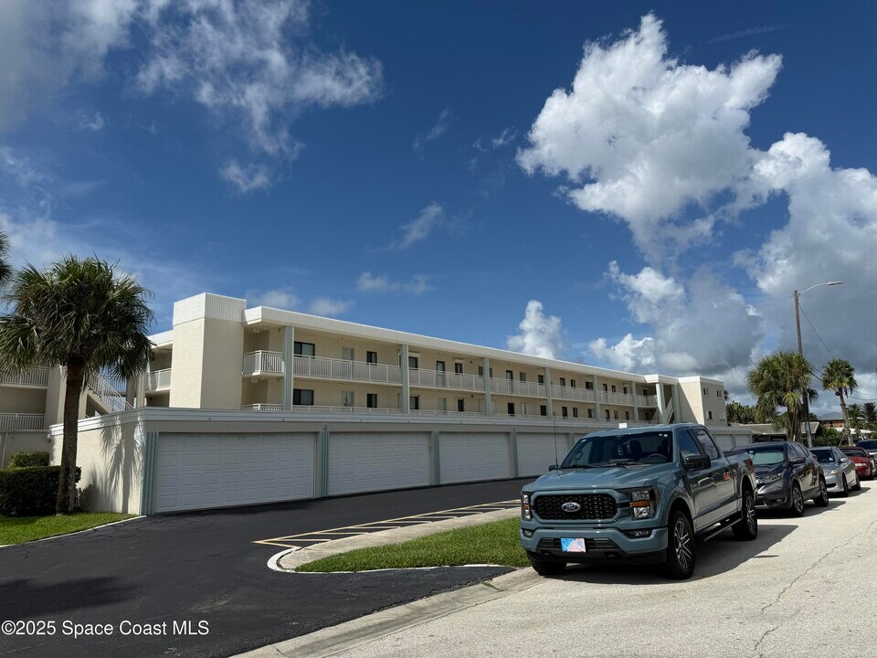 1595 N Atlantic Ave in Cocoa Beach, FL - Building Photo