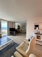 101 Briny Ave in Pompano Beach, FL - Foto de edificio - Building Photo