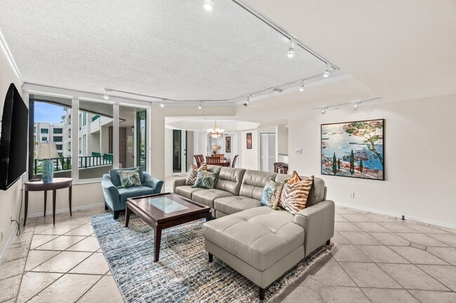 100 SE 5th Ave in Boca Raton, FL - Building Photo - Building Photo
