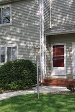70 Old Town Rd, Unit 328 in Vernon, CT - Building Photo - Building Photo