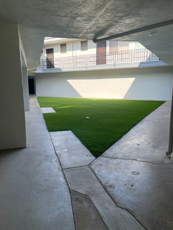 2002 Thurman Ave.-Unit -17 in Los Angeles, CA - Foto de edificio - Building Photo