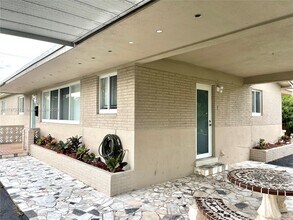 1900 NE 180th St in North Miami Beach, FL - Building Photo - Building Photo