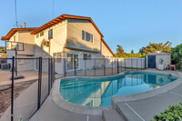 4090 Township Ave in Simi Valley, CA - Foto de edificio - Building Photo