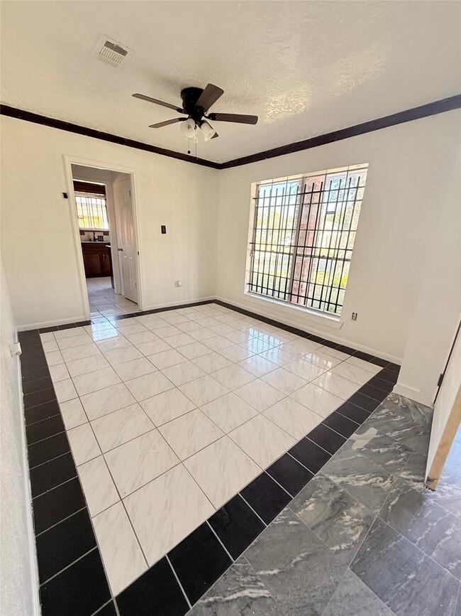 property at 12335 Huntington Field Dr