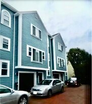 327 W 4th St in Boston, MA - Building Photo
