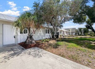 17435 Barbara Dr in Ft. Myers, FL - Building Photo - Building Photo
