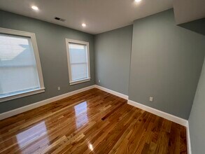 29 Alpine St, Unit 2 in Somerville, MA - Building Photo - Building Photo