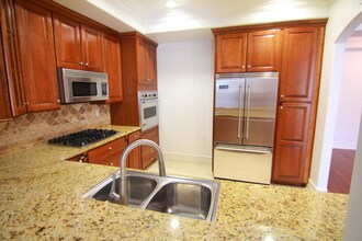 10640 Woodbridge St in Los Angeles, CA - Building Photo - Building Photo