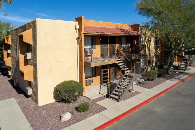 Vista Montana Apartments in Tucson, AZ - Foto de edificio - Building Photo