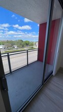 350 NW 53rd Ct, Unit B in Fort Lauderdale, FL - Building Photo - Building Photo