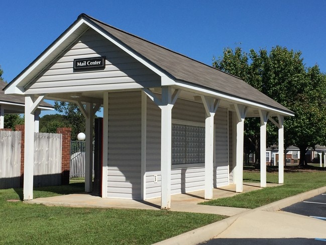 Beacon Ridge Apartments in Enterprise, AL - Foto de edificio - Building Photo