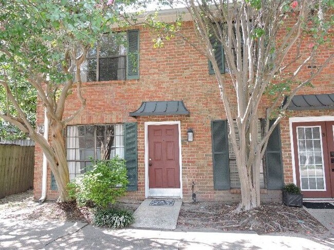 2293 Hollydale Ave in Baton Rouge, LA - Building Photo - Building Photo