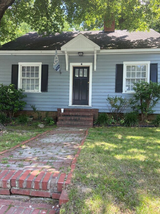 property at 4 Colony Ct