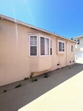 4435 E 60th St, Unit Front/main house in Maywood, CA - Building Photo - Building Photo