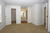 Cypress Lake Apartments in Tampa, FL - Building Photo - Interior Photo