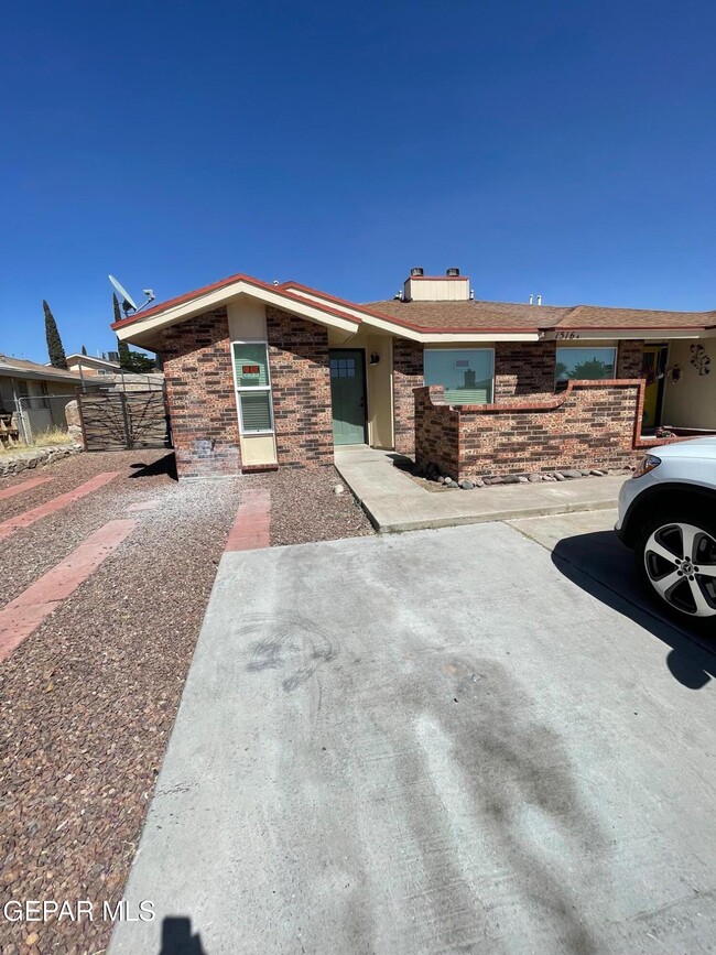 1516 Greg Powers Dr in El Paso, TX - Building Photo - Building Photo