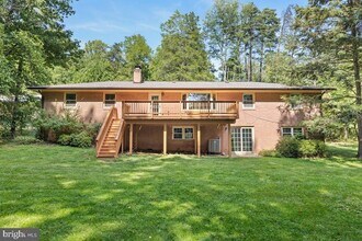 39225 Foxhill Rd in Leesburg, VA - Building Photo - Building Photo
