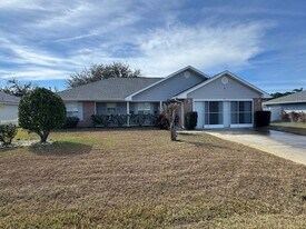 30 Freeland Ln in Palm Coast, FL - Building Photo
