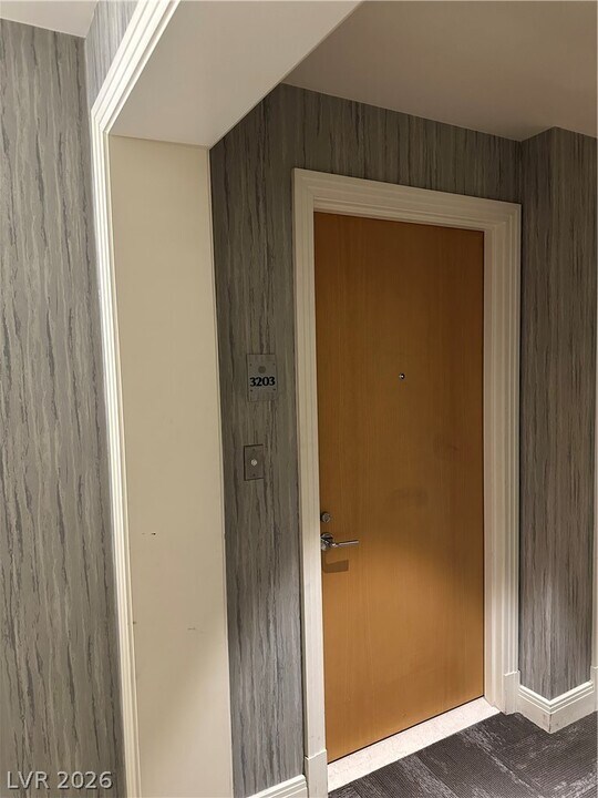 222 E Karen Ave in Las Vegas, NV - Building Photo