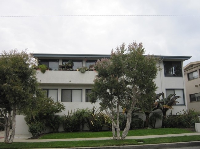 419 Avenue G in Redondo Beach, CA - Building Photo - Building Photo