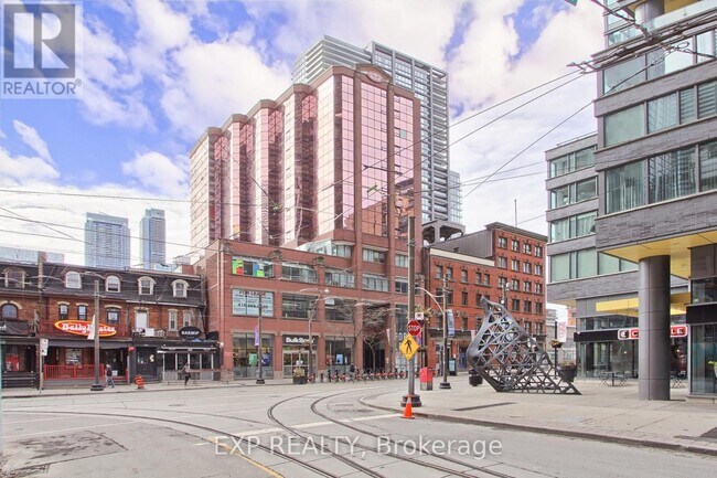 393-393 King St W in Toronto, ON - Building Photo - Building Photo