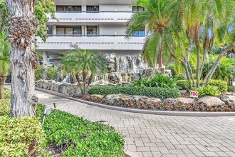 19667 Turnberry Way, Unit 10c in Aventura, FL - Building Photo - Building Photo