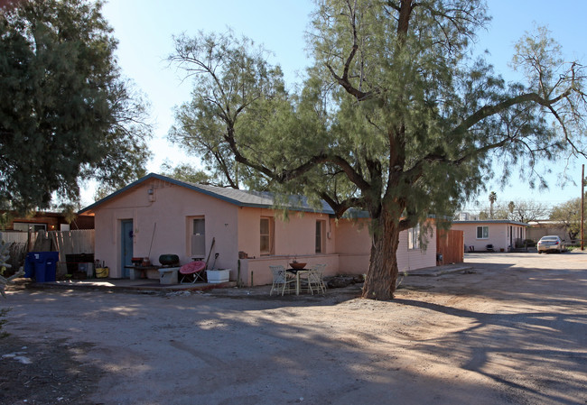 1446 E Blacklidge Dr in Tucson, AZ - Building Photo - Building Photo