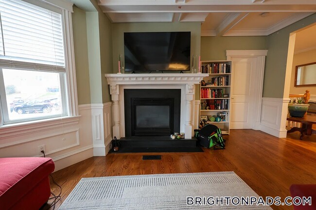 127 Nonantum St, Unit 1