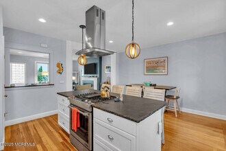 8 Deal Lake Ct in Asbury Park, NJ - Building Photo - Building Photo