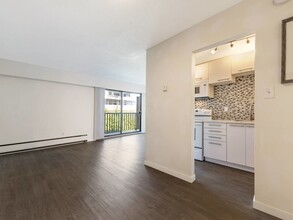 2255 W 5th Ave in Vancouver, BC - Building Photo - Building Photo