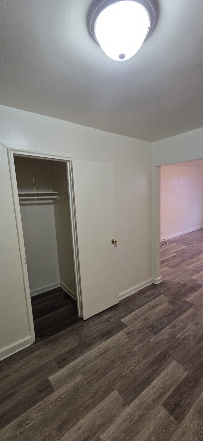 100 Chancellor Ave, Unit A18 in Newark, NJ - Building Photo - Building Photo