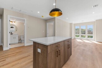 22 Everett St in Westwood, MA - Building Photo - Building Photo