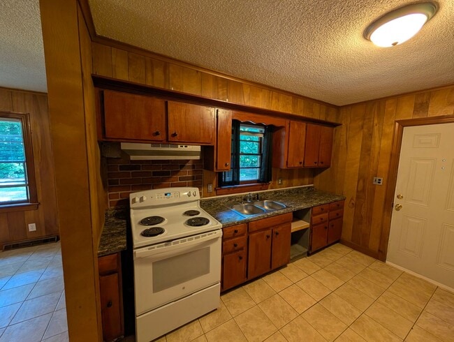 1720 Woodside Dr W in Wilson, NC - Building Photo - Building Photo