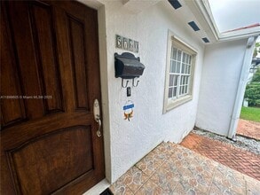 5760 SW 10th St in West Miami, FL - Building Photo - Building Photo